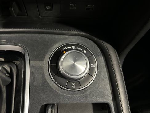 Used 2021 Nissan Armada SV image 36