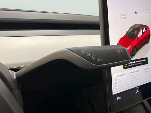Used 2024 Tesla Model Y 2WD image 34