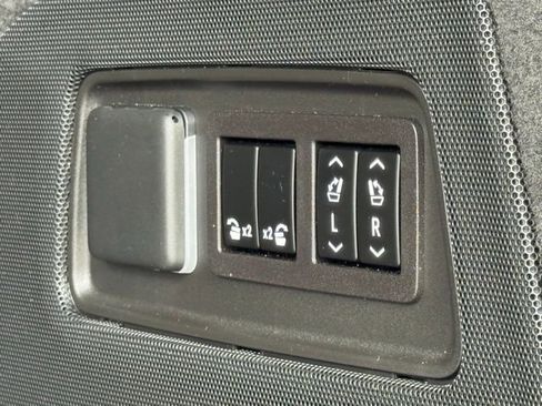 Certified 2023 Cadillac Escalade Premium Luxury Platinum image 36