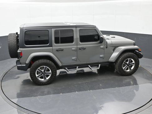 Used 2020 Jeep Wrangler Unlimited Sahara w/ Cold Weather Group AWD/4WD image 31