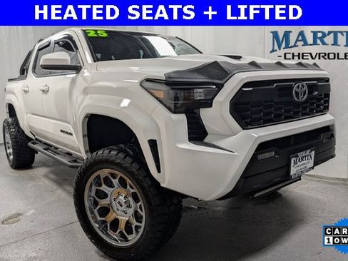 Used 2025 Toyota Tacoma TRD Sport image 1