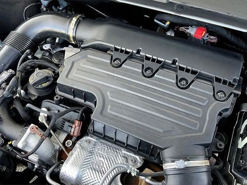 Used 2023 Jeep Renegade Latitude image 32