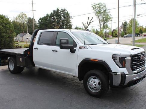 Used 2024 GMC Sierra 3500 Pro w/ Convenience Package AWD/4WD image 9