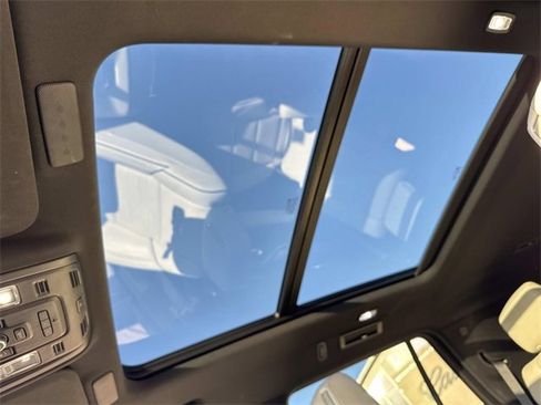 Used 2021 Cadillac Escalade Sport w/ Driver Assist Tech Package image 19