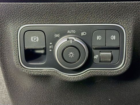 Used 2023 Mercedes-Benz GLB 250 4MATIC image 17