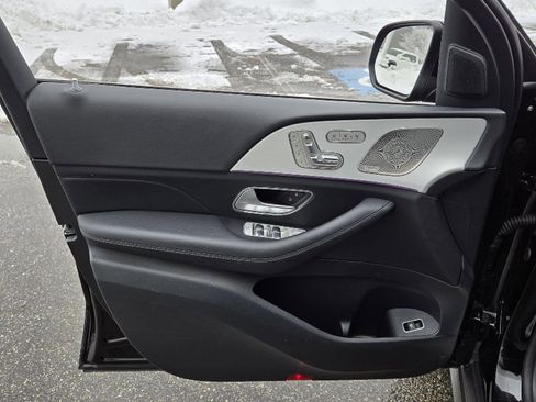 Used 2025 Mercedes-Benz GLS 450 4MATIC image 7