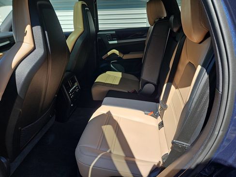 Certified 2025 Porsche Cayenne E-Hybrid AWD/4WD image 38