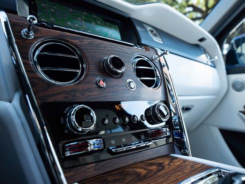 Certified 2022 Rolls-Royce Cullinan image 34