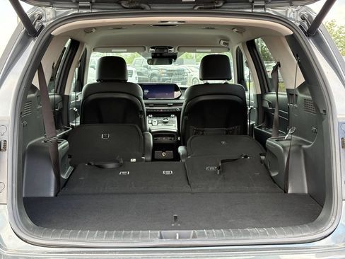 Used 2025 Hyundai Palisade SEL FWD image 17