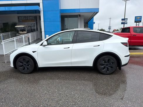 Used 2024 Tesla Model Y Long Range AWD/4WD image 8
