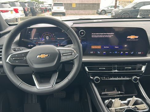 New 2026 Chevrolet Traverse LT w/ Driver Confidence Package AWD/4WD image 16