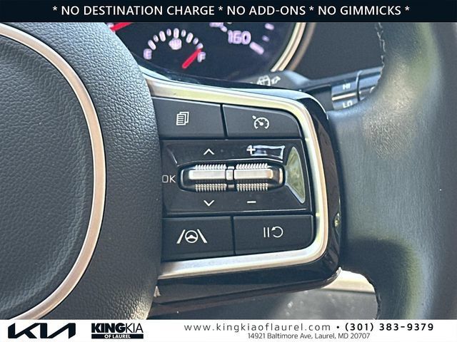 Used 2023 Kia Carnival LX FWD image 9