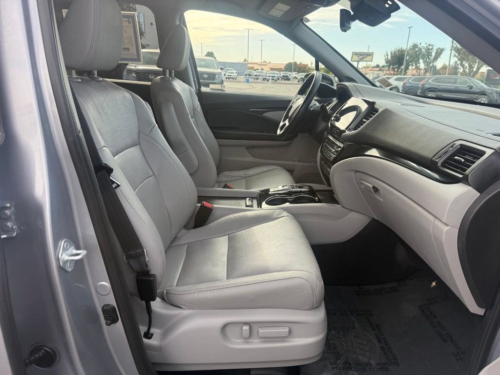 Used 2021 Honda Pilot Elite image 48