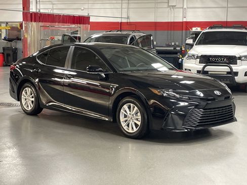 Used 2026 Toyota Camry LE image 2