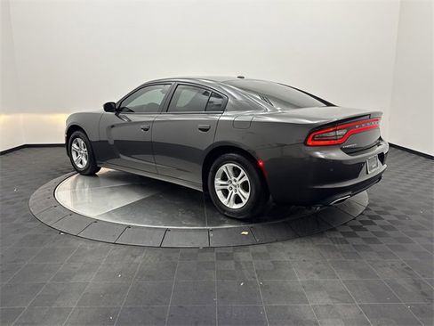 Used 2019 Dodge Charger SXT image 5