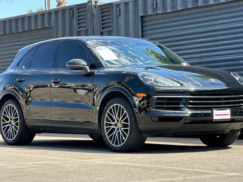 Certified 2023 Porsche Cayenne AWD/4WD image 10
