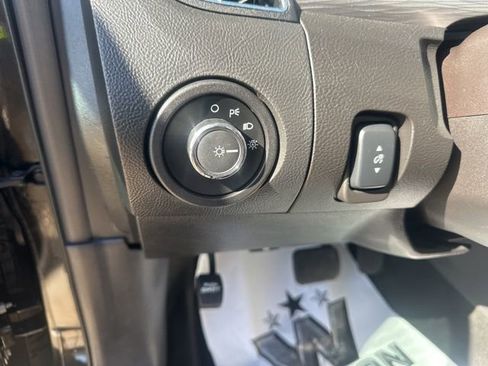 Used 2015 Ford Taurus SEL w/ Equipment Group 201A image 16