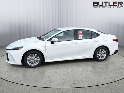 New 2026 Toyota Camry LE FWD image 3