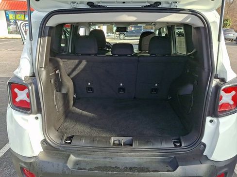 Used 2023 Jeep Renegade Latitude image 29