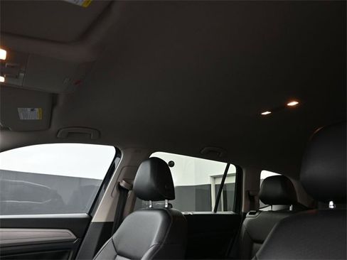 Used 2019 Volkswagen Atlas SE image 2