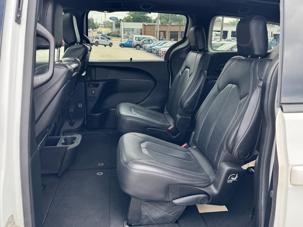 Used 2018 Chrysler Pacifica Touring-L Plus FWD image 10