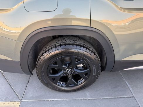 Used 2024 Volkswagen Atlas Peak Edition SEL AWD/4WD image 15