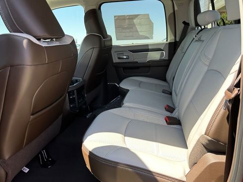 New 2026 RAM 2500 Laramie AWD/4WD image 21