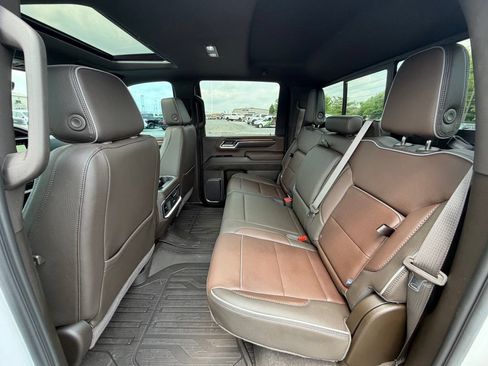 Used 2024 GMC Sierra 3500 Denali w/ Denali Reserve Package AWD/4WD image 7