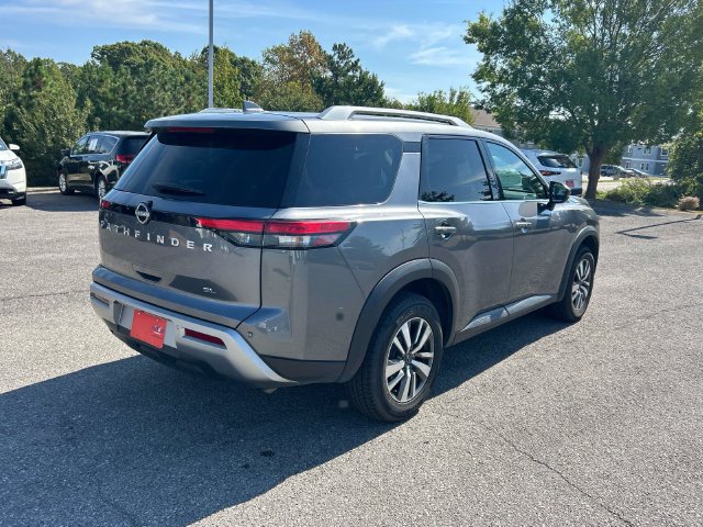 Certified 2025 Nissan Pathfinder SL FWD image 3