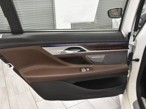 Used 2018 BMW 750i xDrive image 15
