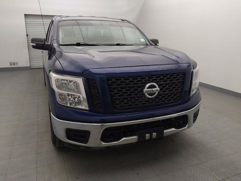 Used 2019 Nissan Titan SV image 14