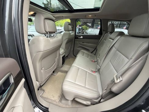 Used 2011 Jeep Grand Cherokee Laredo AWD/4WD image 10