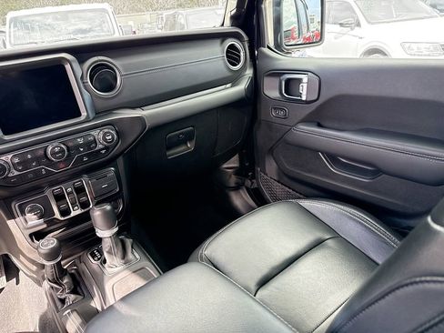 Used 2022 Jeep Wrangler Unlimited Sahara w/ Cold Weather Group image 26