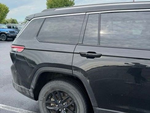Used 2023 Jeep Grand Cherokee L Laredo w/ Luxury Tech Group I AWD/4WD image 16