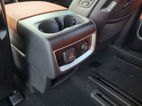 New 2027 Kia Carnival SX w/ Dark Edition Package FWD image 15