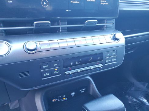 Used 2025 Hyundai Kona SEL image 24