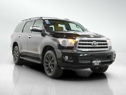 Used 2017 Toyota Sequoia Platinum AWD/4WD image 7