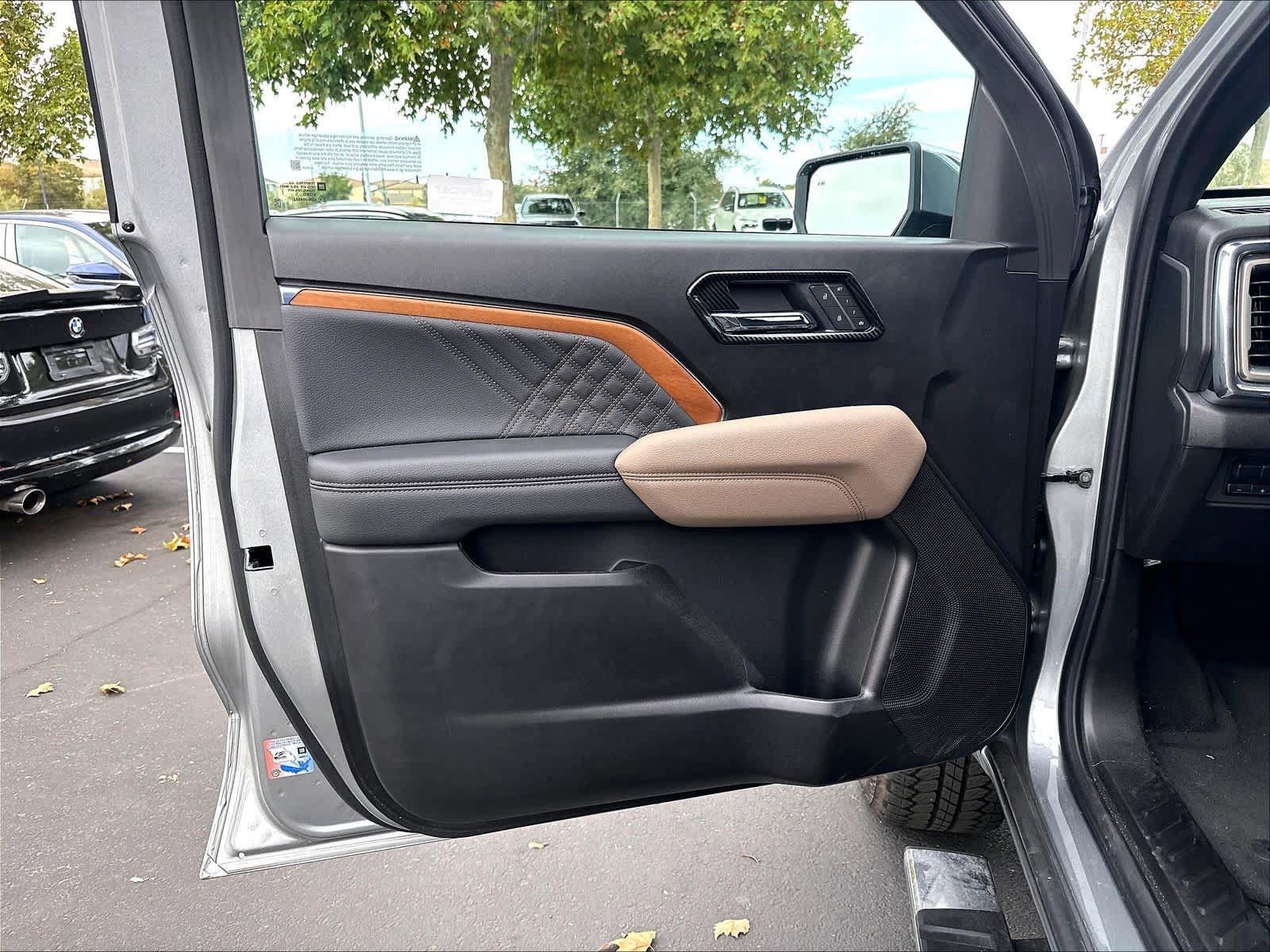 Used 2025 GMC Canyon Denali AWD/4WD image 10
