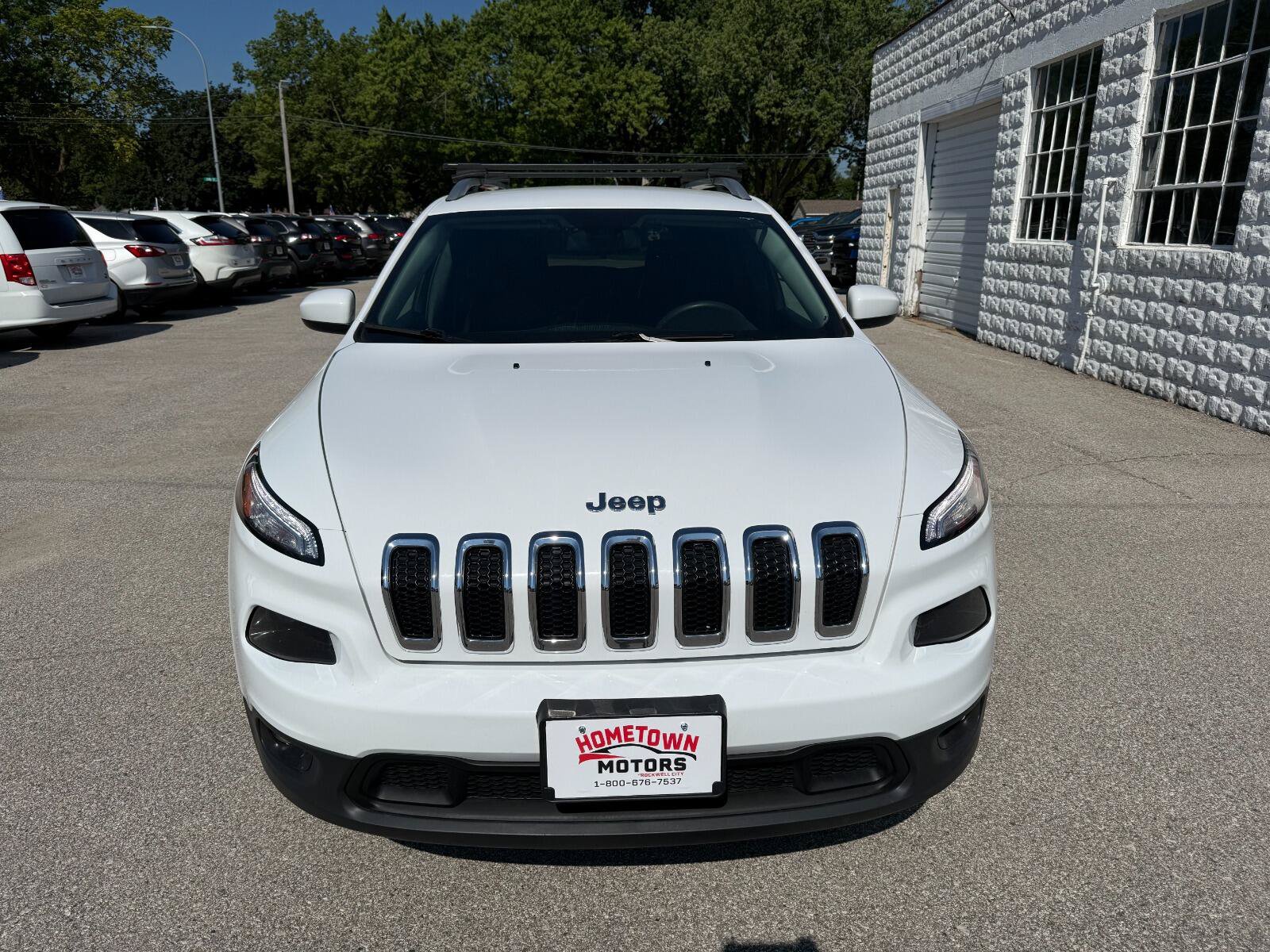 Used 2018 Jeep Cherokee Latitude AWD/4WD image 2