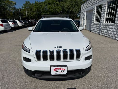 Used 2018 Jeep Cherokee Latitude AWD/4WD image 2