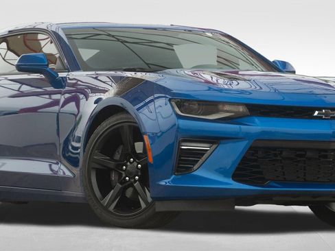 Used 2018 Chevrolet Camaro SS RWD image 10