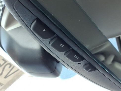 New 2025 Volkswagen Taos SEL image 27