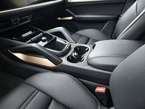 Certified 2024 Porsche Cayenne Turbo GT image 22