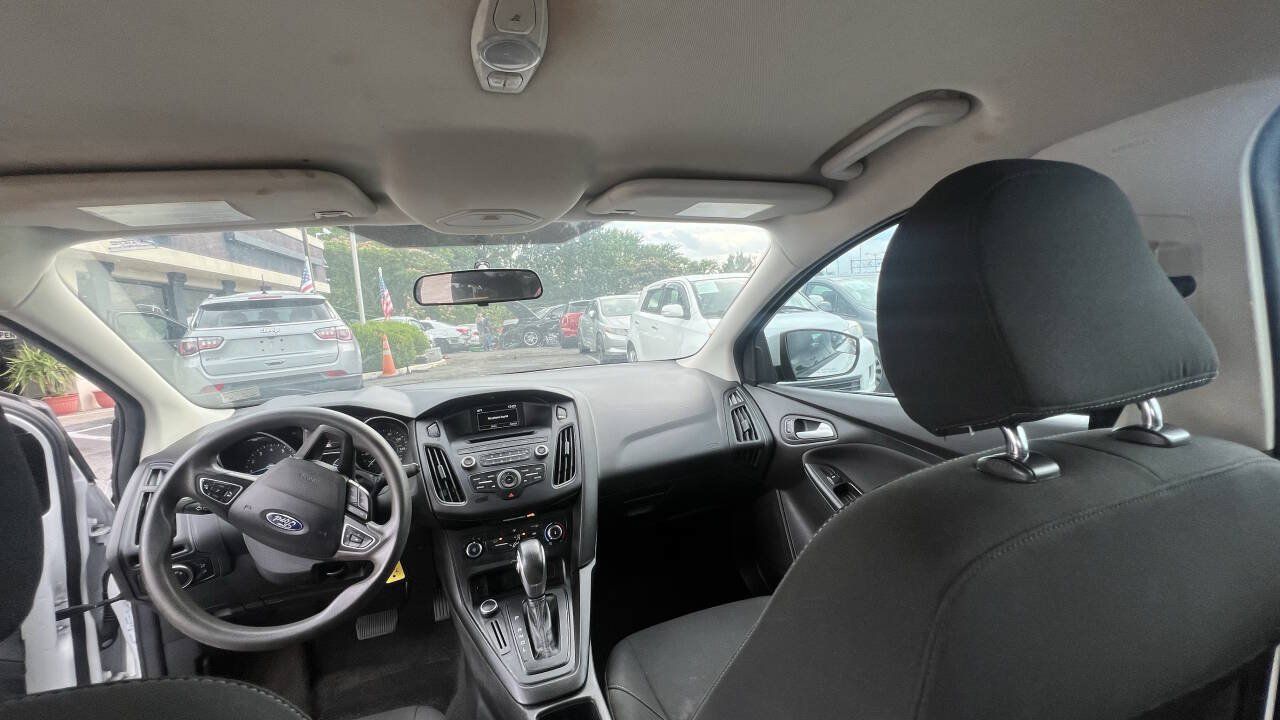 Used 2017 Ford Focus SE FWD image 16