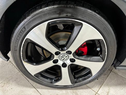 Used 2016 Volkswagen Golf image 10