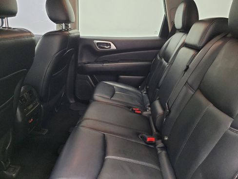 Used 2019 Nissan Pathfinder SL FWD image 18