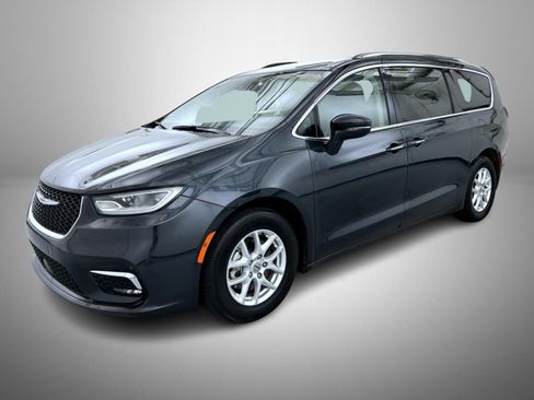 Used 2021 Chrysler Pacifica Touring-L FWD image 1