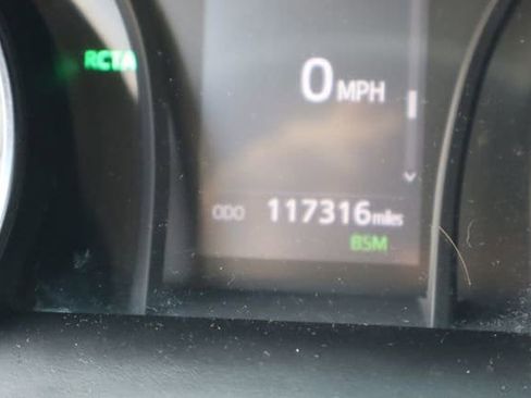 Used 2018 Toyota Camry SE w/ Moonroof Package FWD image 10