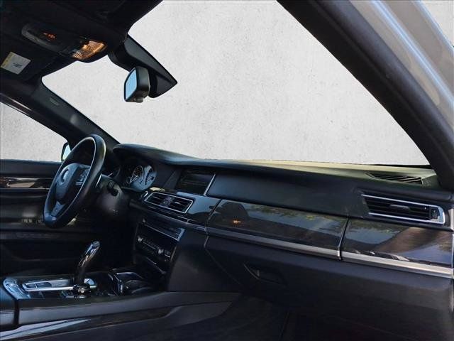 Used 2013 BMW 750i RWD image 23