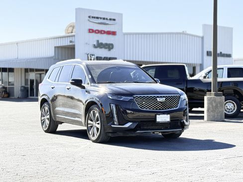Used 2021 Cadillac XT6 Premium Luxury image 3